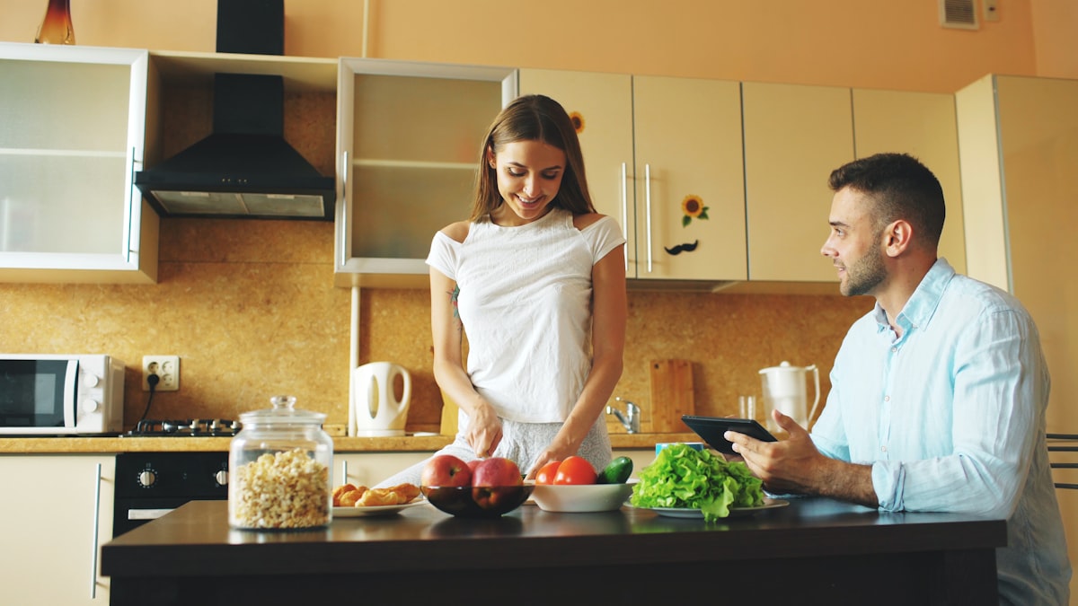 Men preparing healthy anti-inflammatory meals